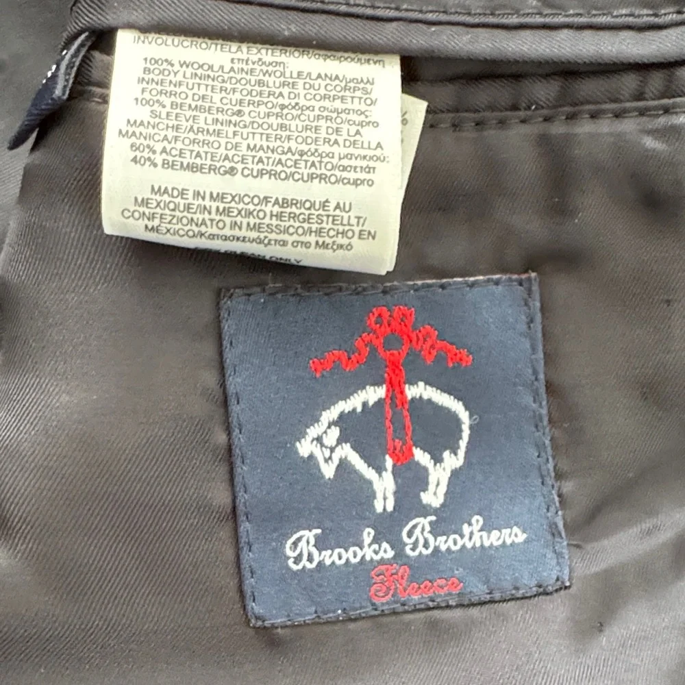 Brooks Brothers Fleece, Boys, Sz 14, 100% Wool, Navy Blazer, w/ Gold Buttons - Picture 2 of 11